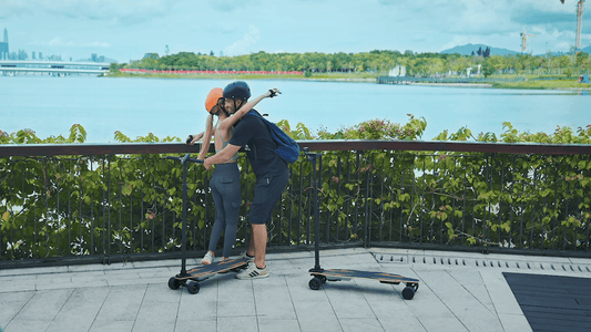 Super Long Distance Electric Skateboard with 2 Removable Batteries