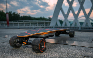 Uditer electric skateboard with 2 charging ports