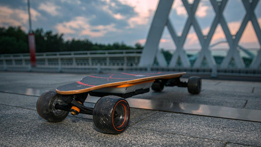 Uditer electric skateboard with 2 charging ports