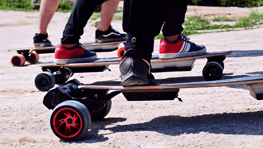 Belt Drive vs. Hub Drive Electric Skateboards: Choosing the Right One for Your Riding Style