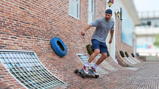Essential Tips: How To Smooth Commuting To College On An Electric Skateboard