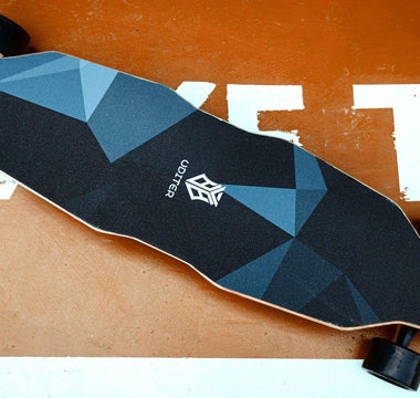 entry level electric skateboard with 2 removable batteries